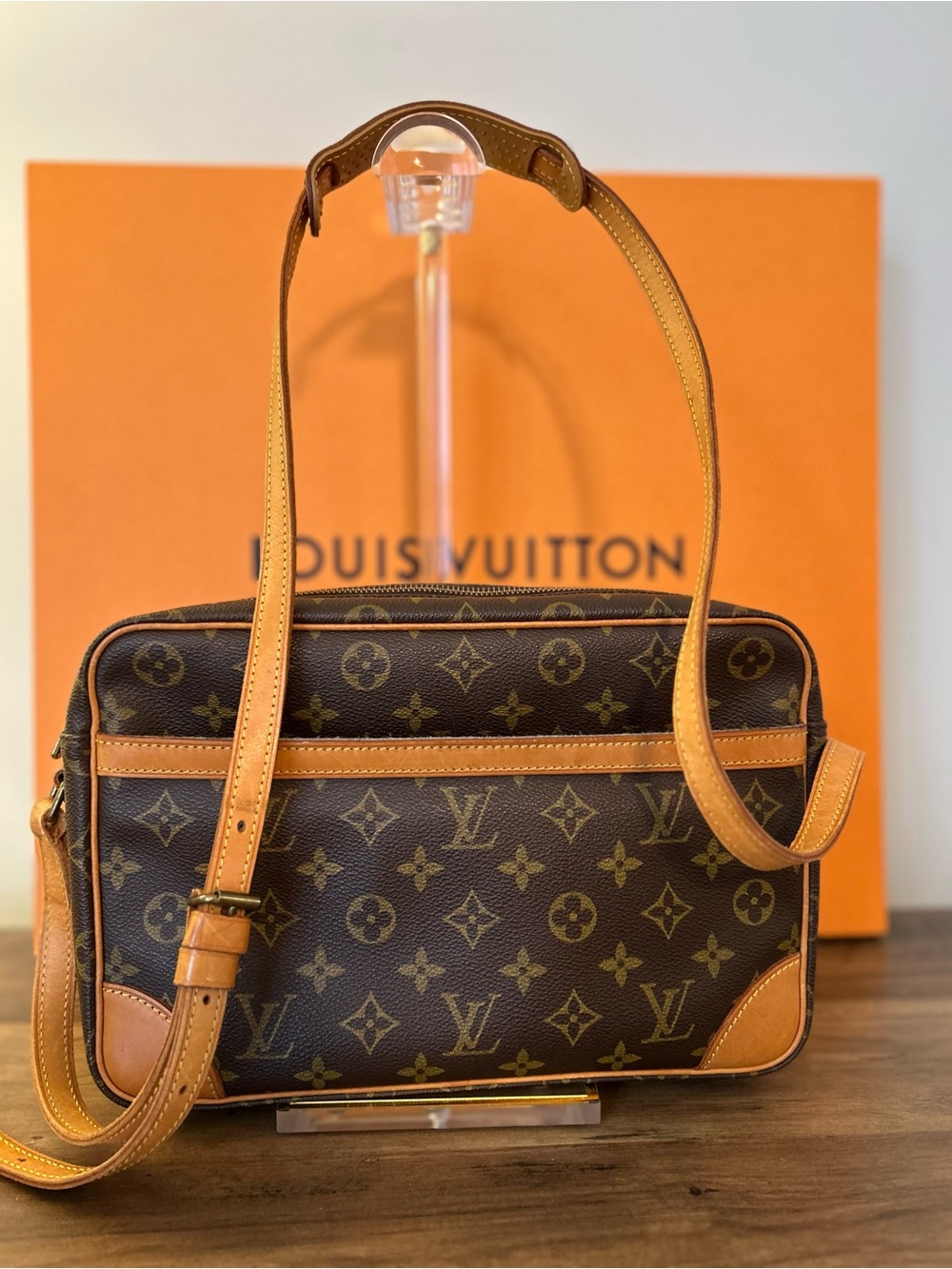 Louis Vuitton Trocadero 30 Vintage Monogram Canvas